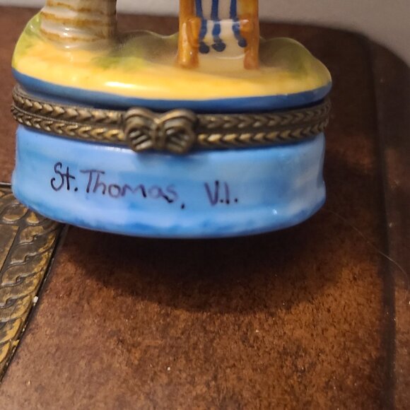 St. Thomas V.I. Beach Lounge Chair Under Palm Tree Oval Trinket Box - Picture 2 of 4